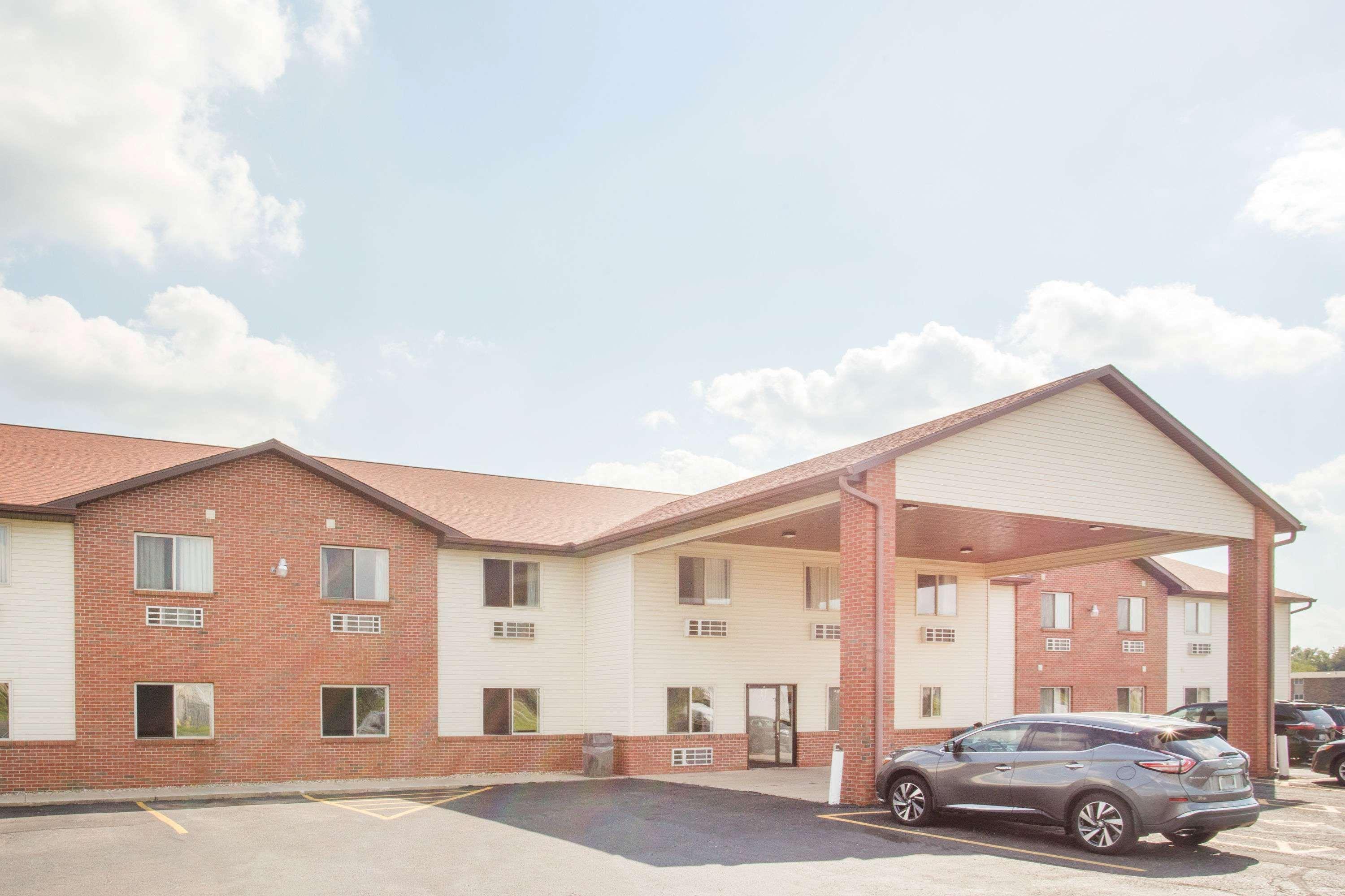 Отель Super 8 By Wyndham Monmouth Il Экстерьер фото