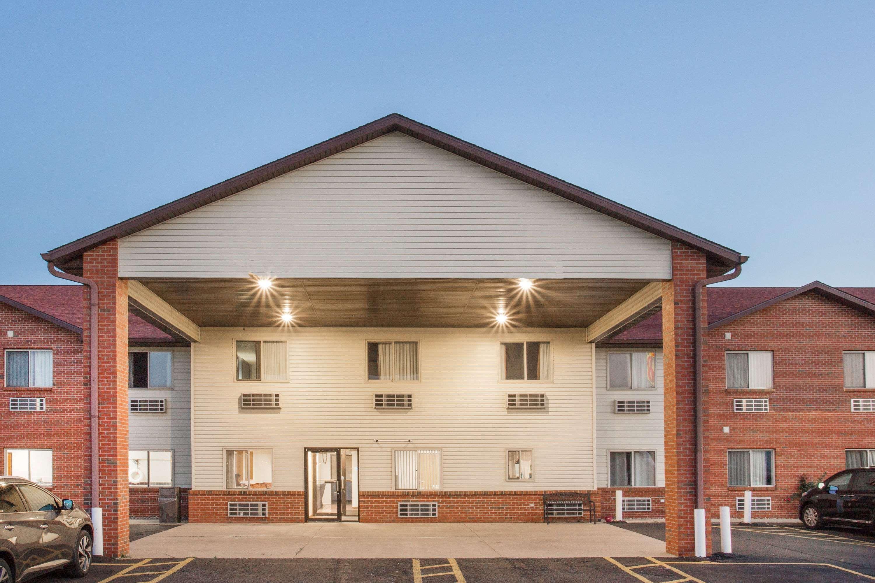 Отель Super 8 By Wyndham Monmouth Il Экстерьер фото