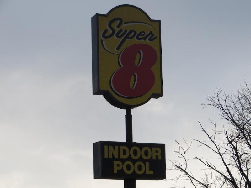 Отель Super 8 By Wyndham Monmouth Il Экстерьер фото